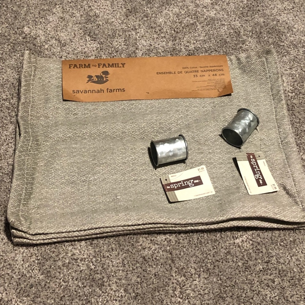 Brand new placemats & napkin holders